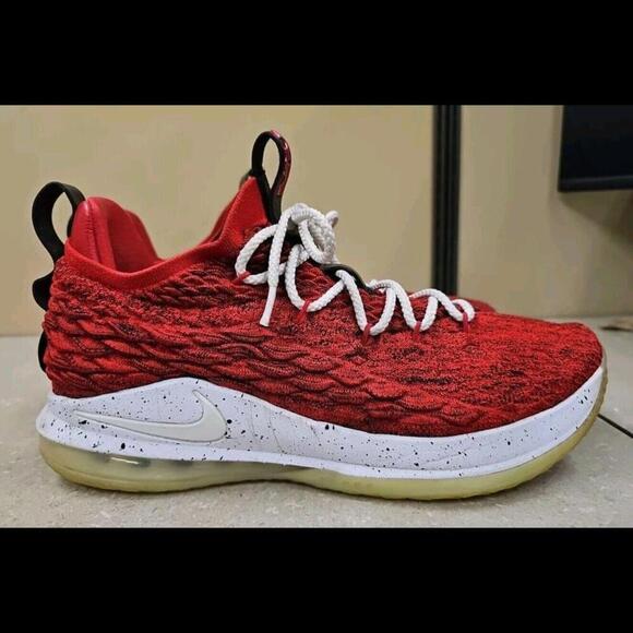 Nike LeBron XV 15 Low University Red 2018 Mens Sneakers Size 13.5 AO1755-600 - Picture 1 of 8